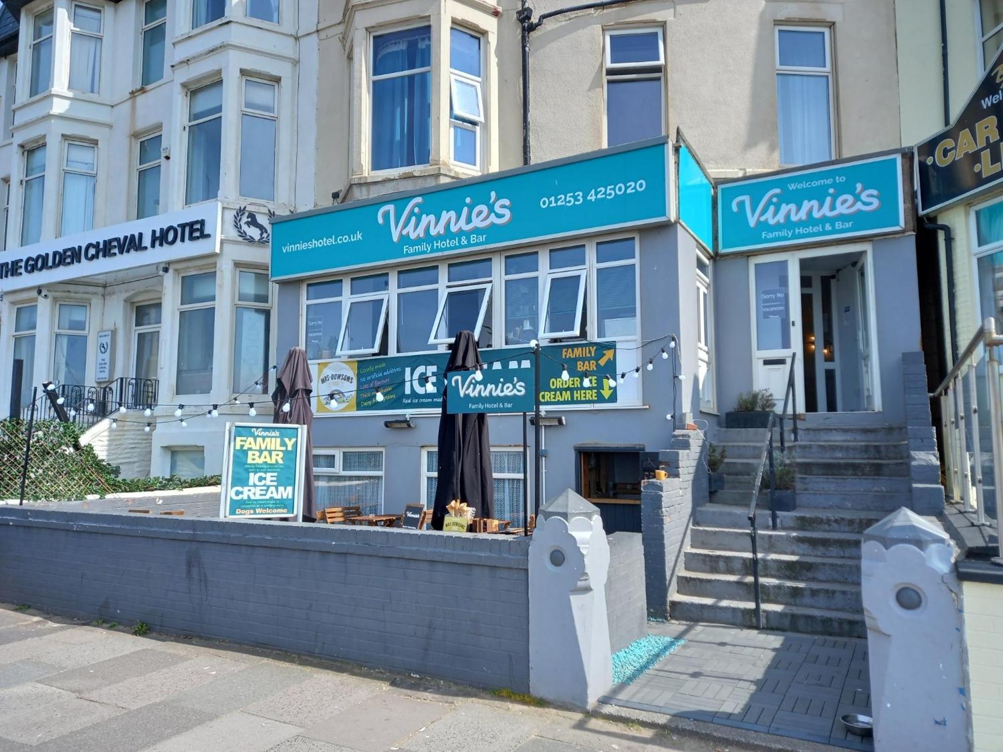 Vinnie'S Family Hotel Blackpool Exterior photo